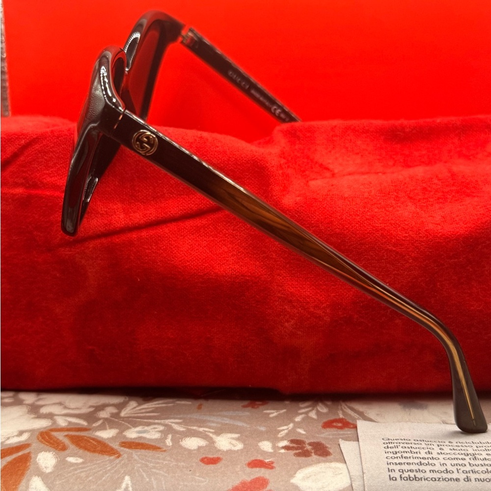 Gucci Black Women's Oversized Sunglasses - Picture 9 of 16
